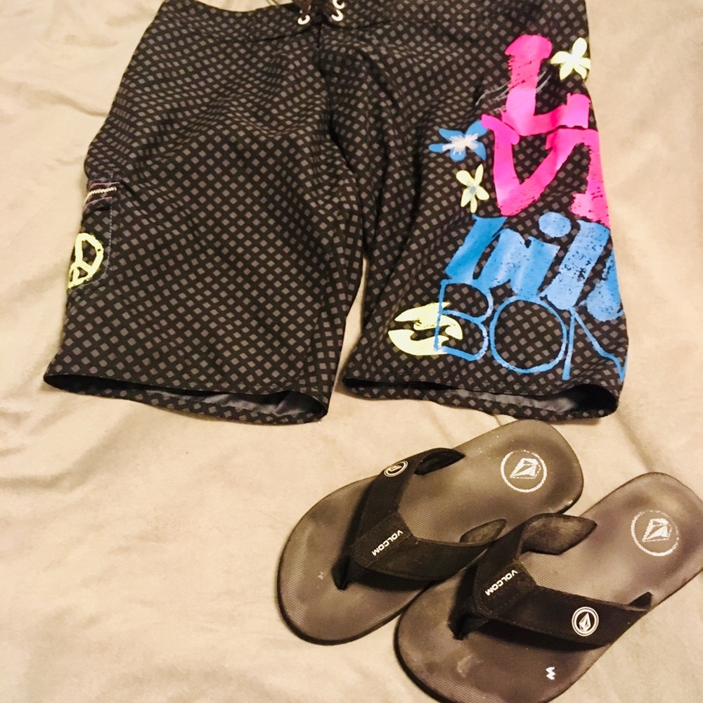 Billabong trunks with Velcro pocket LOVE PEACE